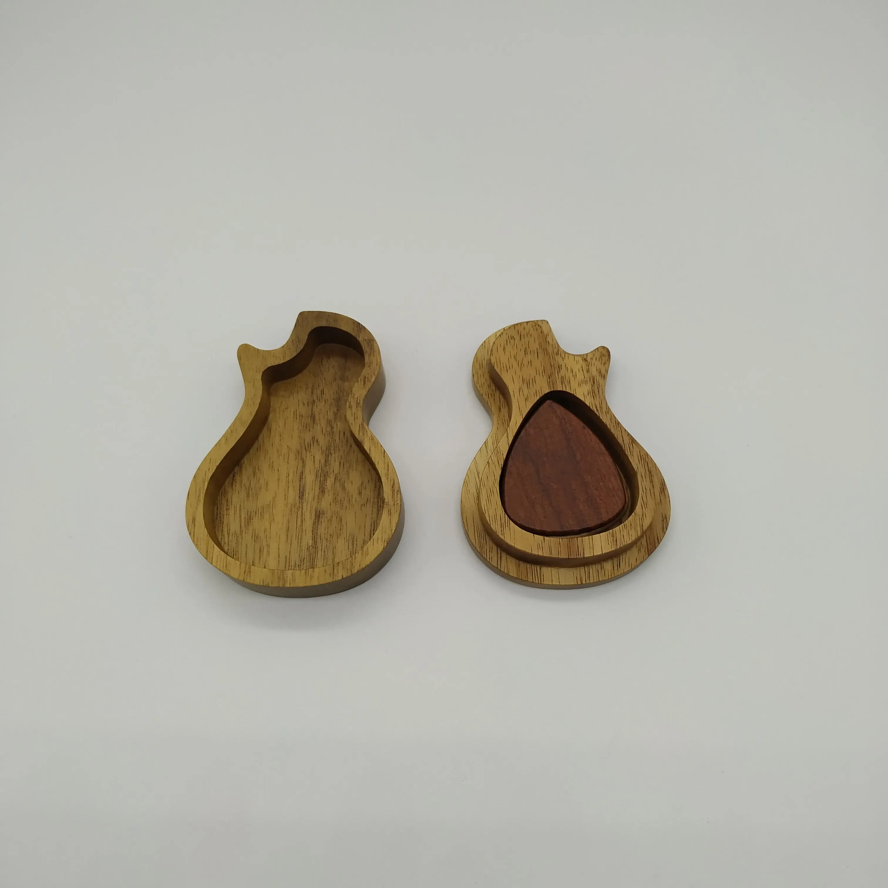 Factory direct sales can be customized logo   Acacia wooden Guitar pick box Solid wood production