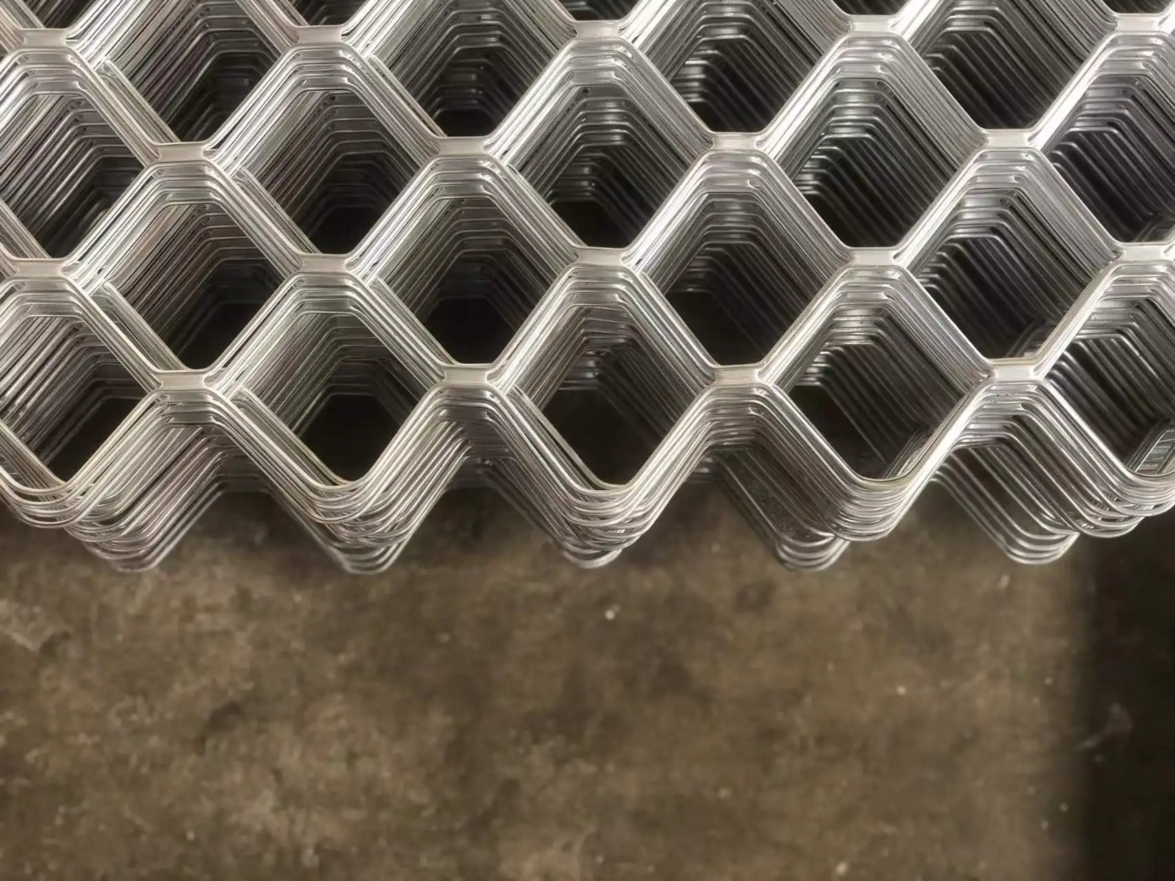 High Quality Decorative Screen Netting Diamond Hole Woven Aluminum Expanded Metal Mesh