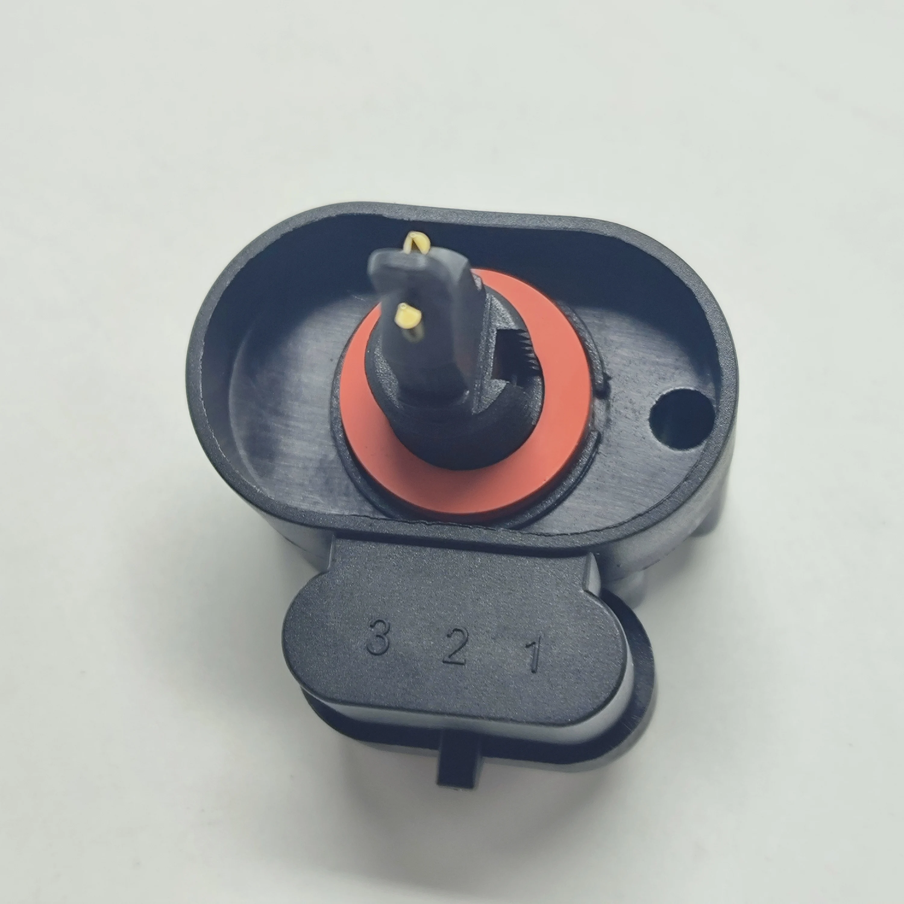 Original SAIC MAXUS V80 fuel water level sensor Oil-water separator induction plug C00068670