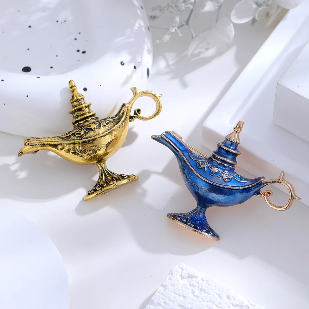 Exotic Brooches Women Vintage Divine Lamp Brooches Women Fashion Brooch Charm Jewelry 2024 New