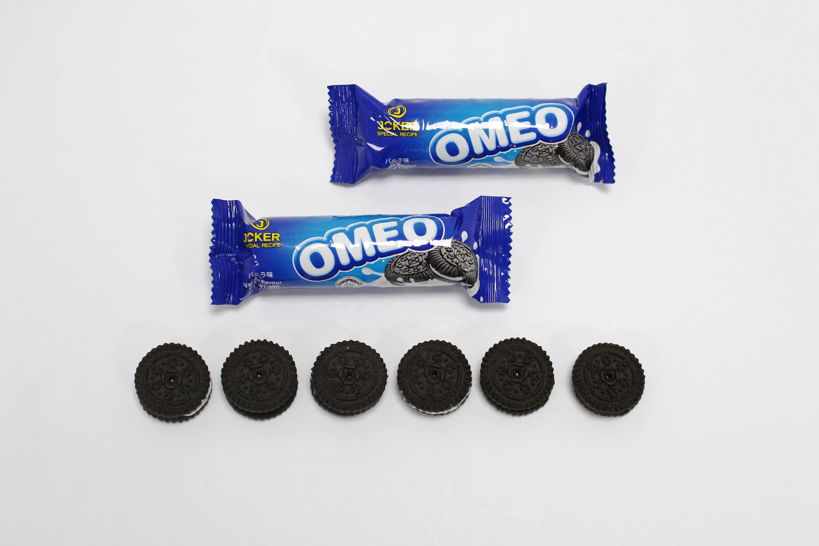 Delicious 26g biscuit and cookie vinilla strawberry sandwich cream biscuit wholesale mini cracker from China