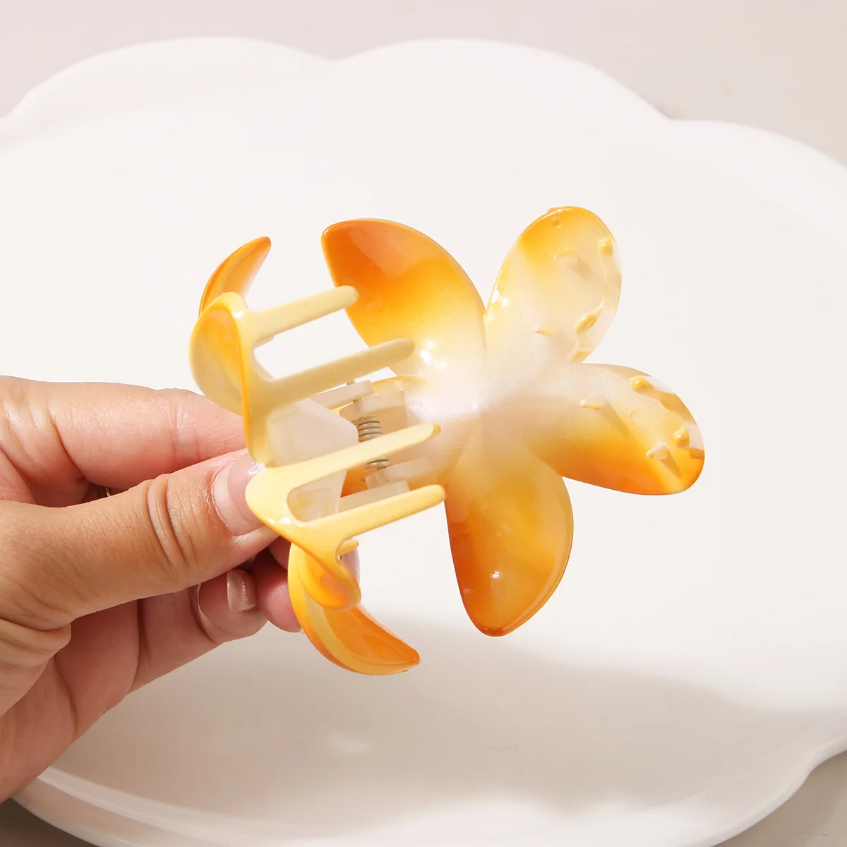 Wholesale Hot Selling Plastic Flower Hair Claw Clips 8cm Gradient Colorful Summer Flower Hair Accessories For Women Girls