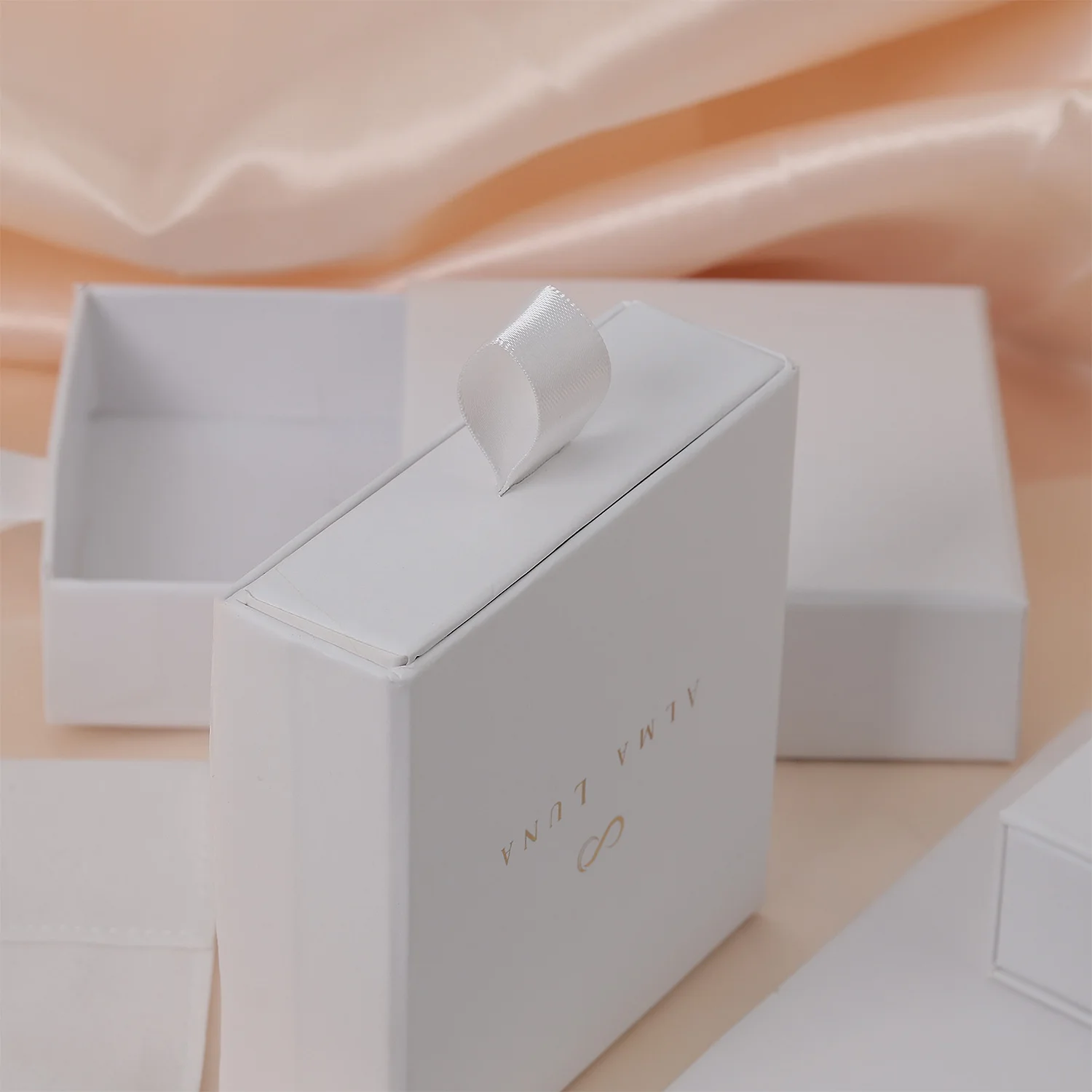 Wholesale Custom Logo Eco-friendly Paper White Necklace Jewelry Drawer Pull Out Box For Jewelry