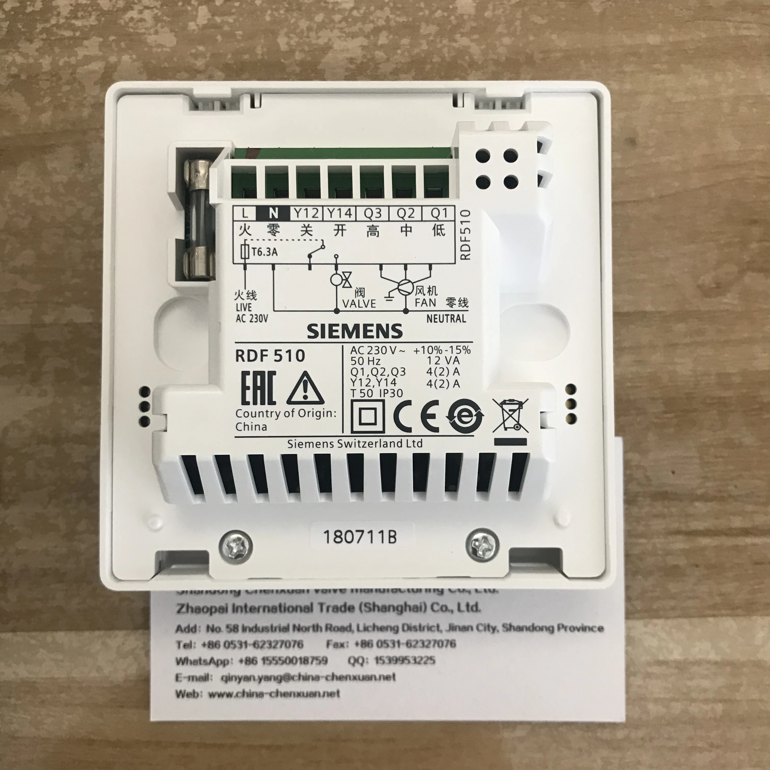 RDF510  Siemens Fan coil room thermostat   LCD  For 2-pipe and 4-pipe fan coil units RDF510/BP