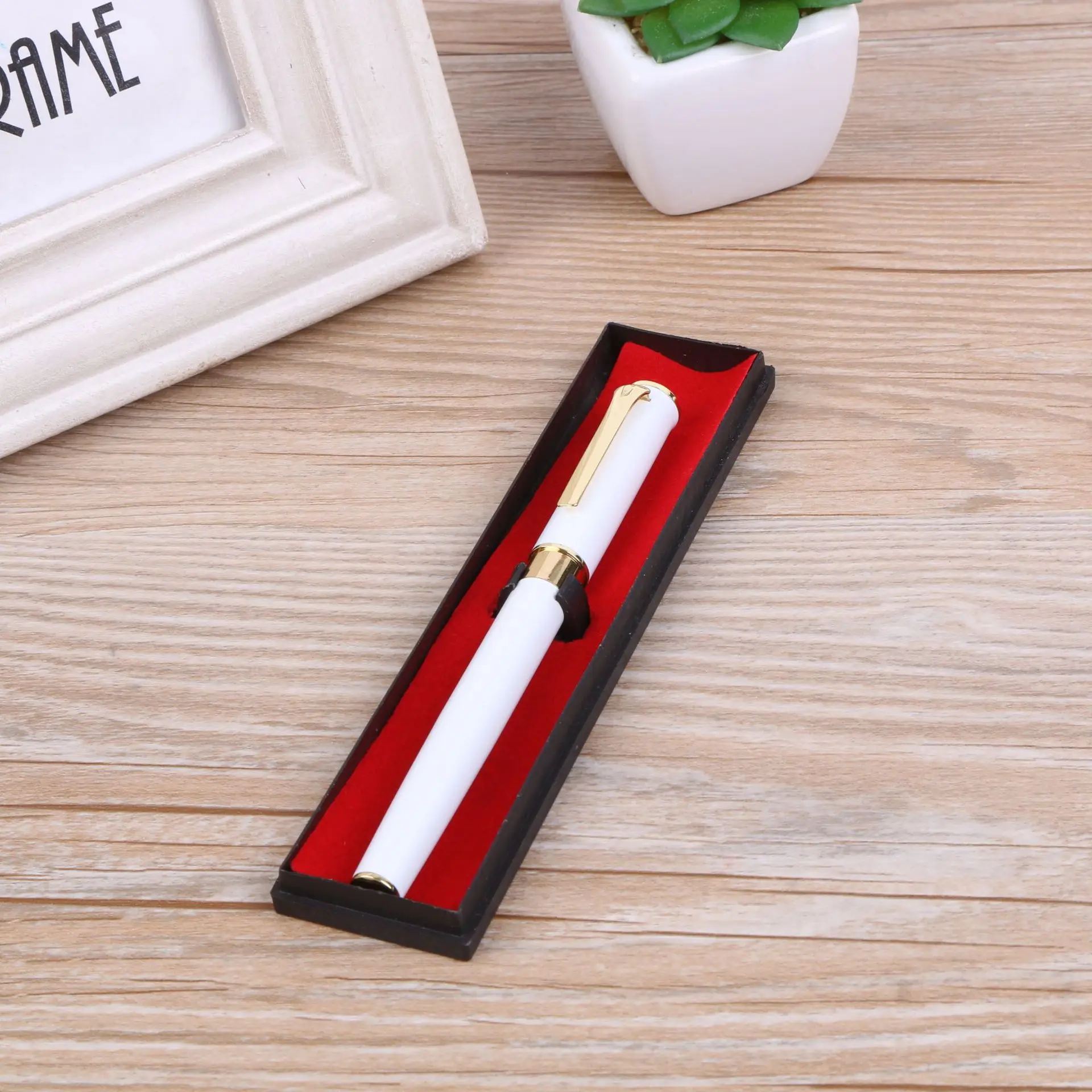 2022 Gift Promotional Gel Ink Pen Customized Logo White Slim Metal Body Twist Gel Ink Pen Metallic Gel Pen