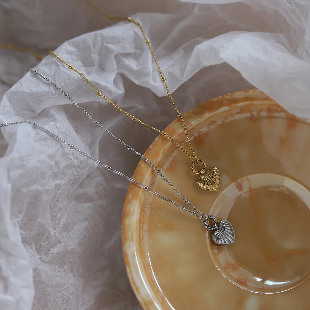 Stainless steel love heart dangling necklace silver chain fashion generous matching style stainless steel 18k gold jewelry woman