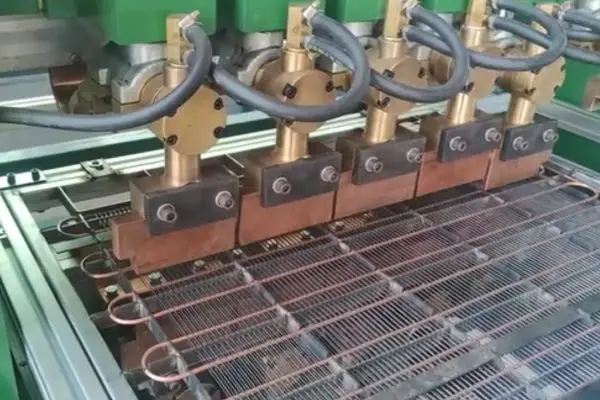 Xinzhou MF сопротивление точечной сварки проволочной сетки сварочный аппарат