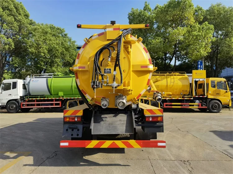 Dongfenghua God T3 Sewage Suction Truck round Tank Cleaning Manual Transmission 4x2 Diesel Fuel Vacuum Pump for Car Septic Tank