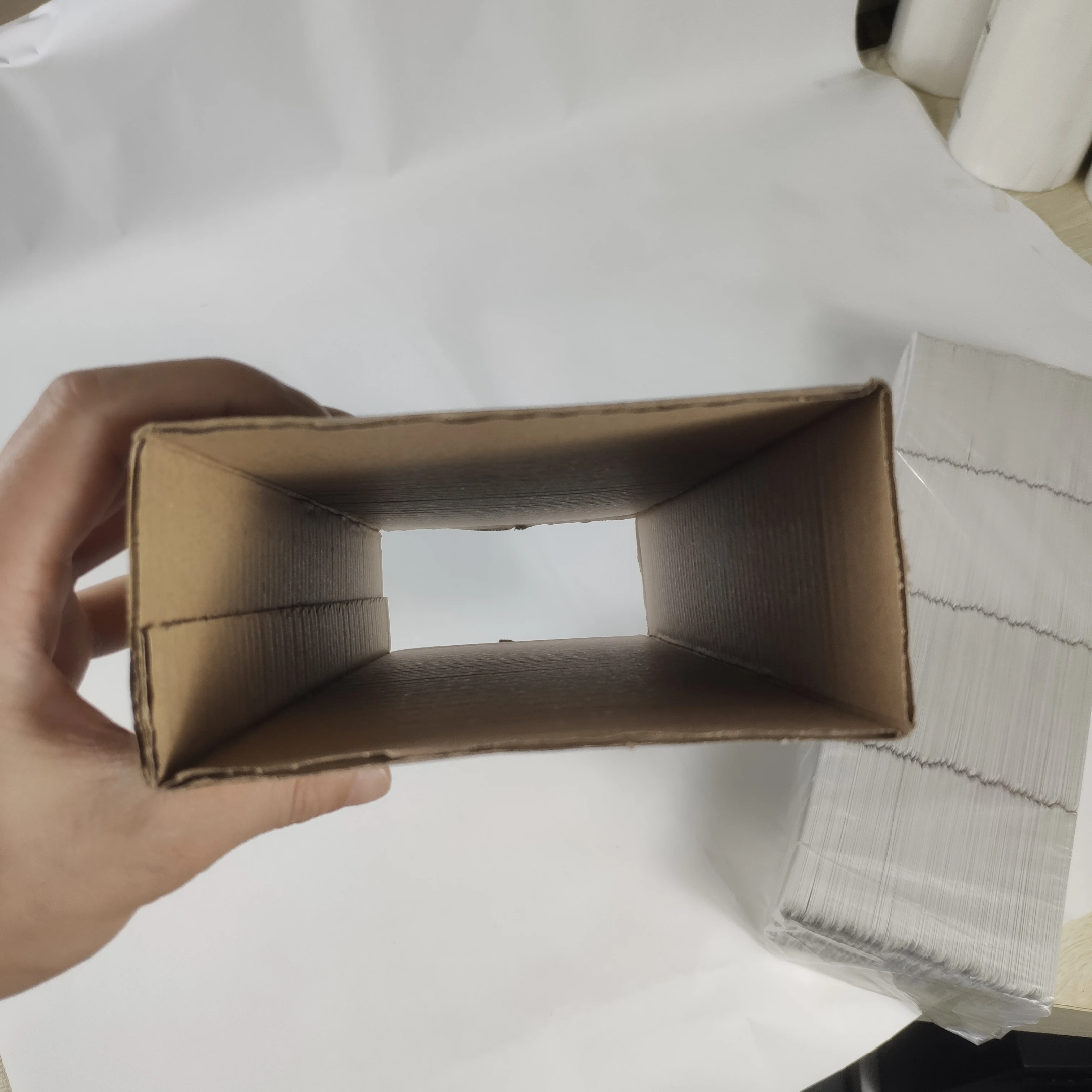 Fanfolding paper parking tickets with magnetic strip in CR80 size  thermal printable parking tickets with largest capacity