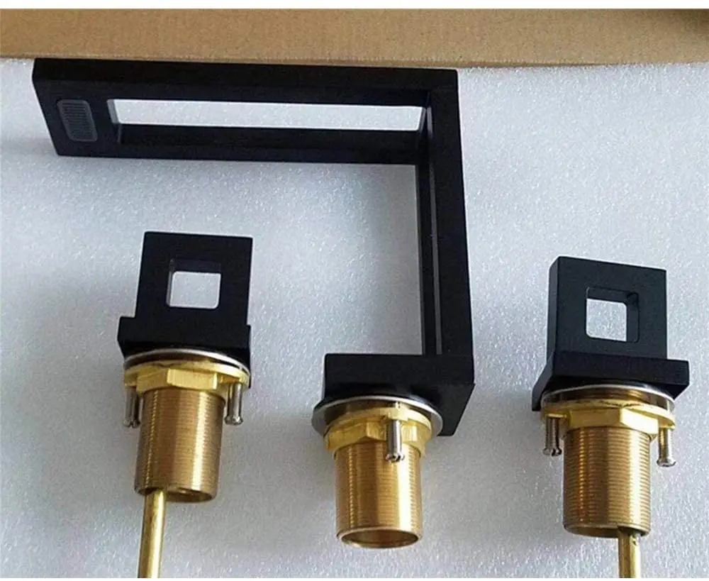 Водопроводный кран для ванной комнаты с 3 отверстиями