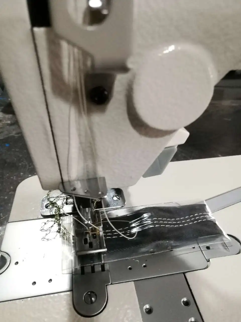 Hot Selling ZY3800-3DPL Direct Drive High Speed Three Needle Chain Stitch Sewing Machine With Puller Device for