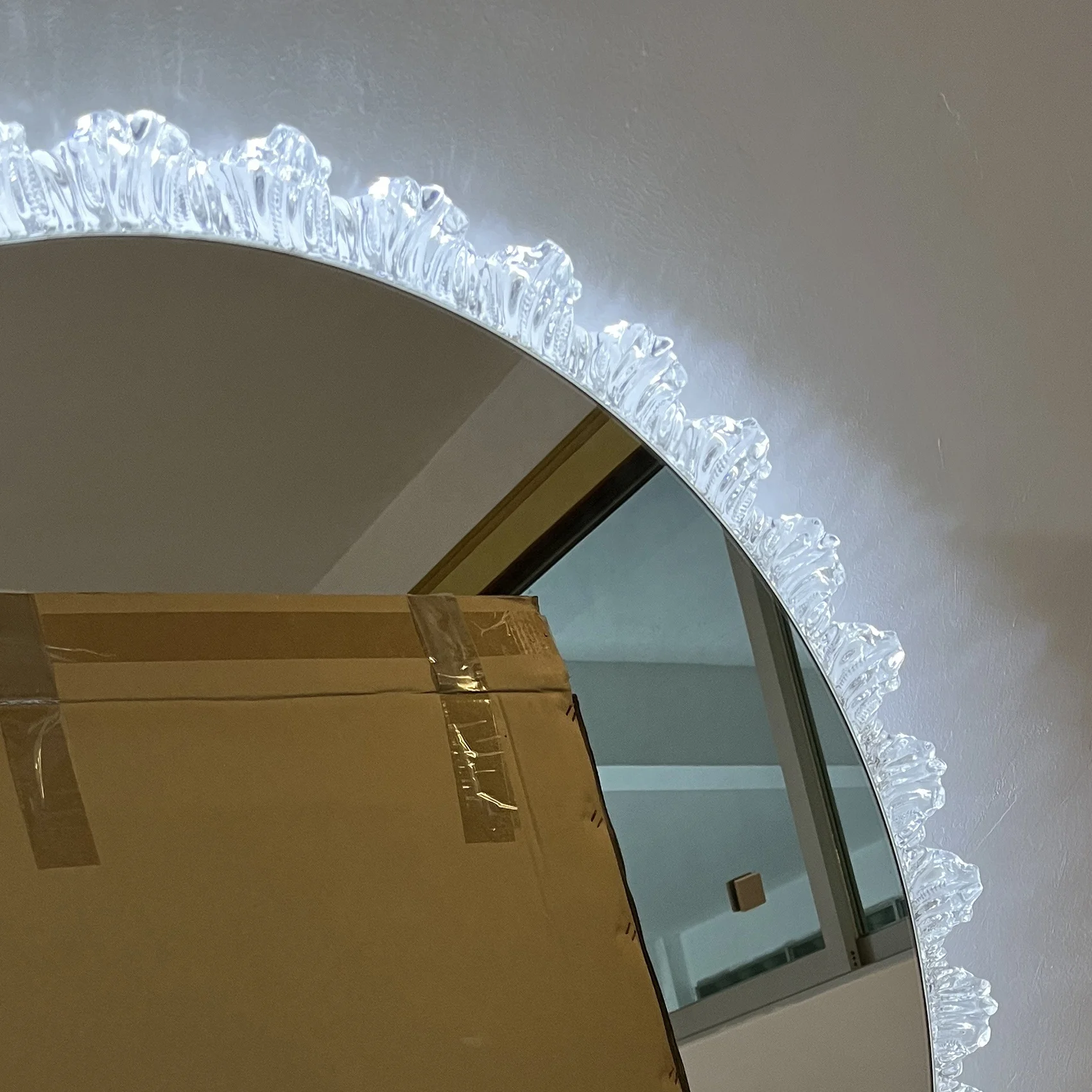 Delicate LED Lights Bathroom Mirror diamond decor border smart mirror with Demister  hand scan senor switch mirror