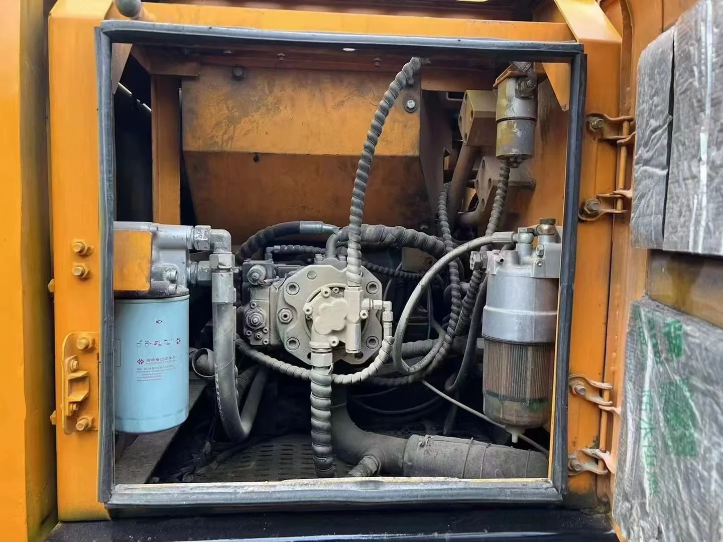 Это высокопроизводительная строительная техника Sany SY135. Новое поколение экскаваторов с передним потоком работает эффективно