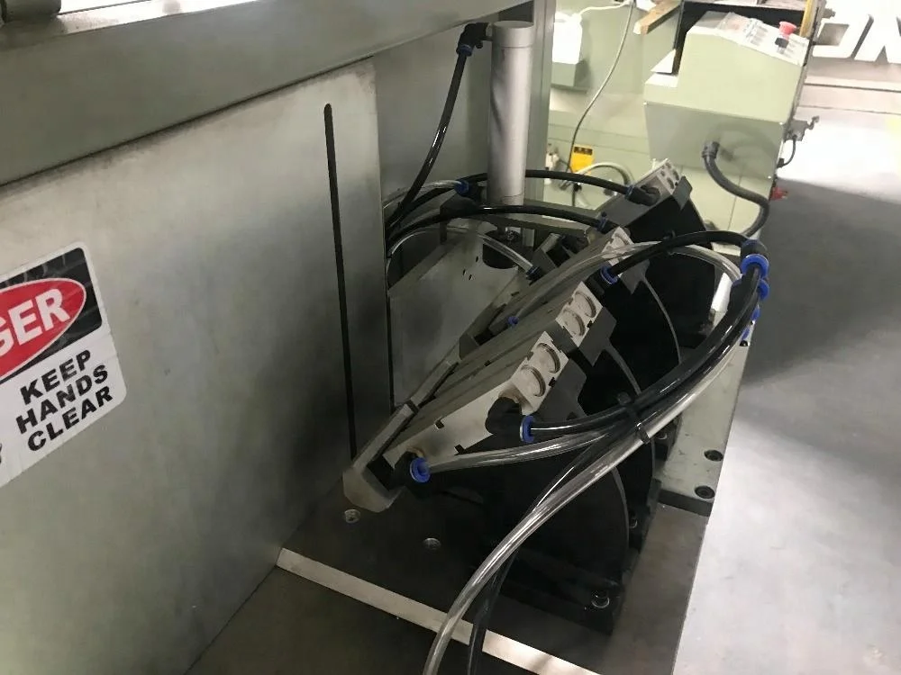 Auto feeding 90 degree aluminum profile cutting saw