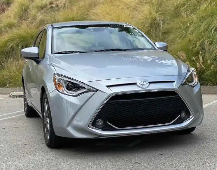 Продажи справедливо используются 2020 Toyota Y-aris без происшествий. Левый и правый руль доступны