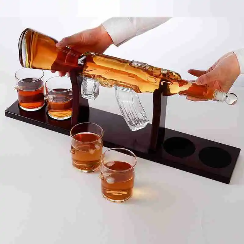 Hot Selling Handmade Exquisite Rifle Shape Whiskey Decanter With 4 Whisky Glasses Set For Vodka Liquor Brandy