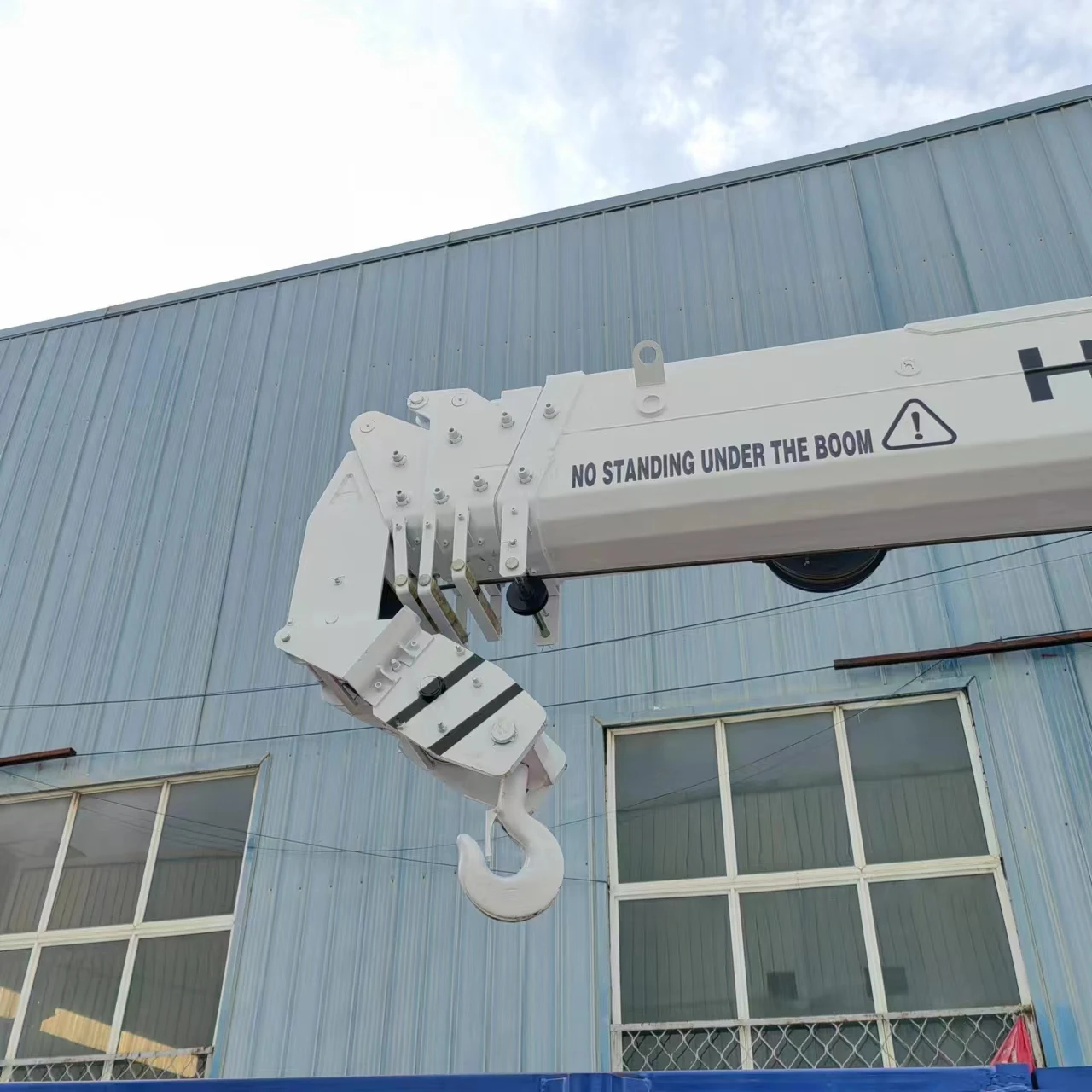 HAOY For Workshop 8 Ton Hydraulic Arm Drive Winch Traveling Telescopic Boom Lift Trailer With Truck Crane