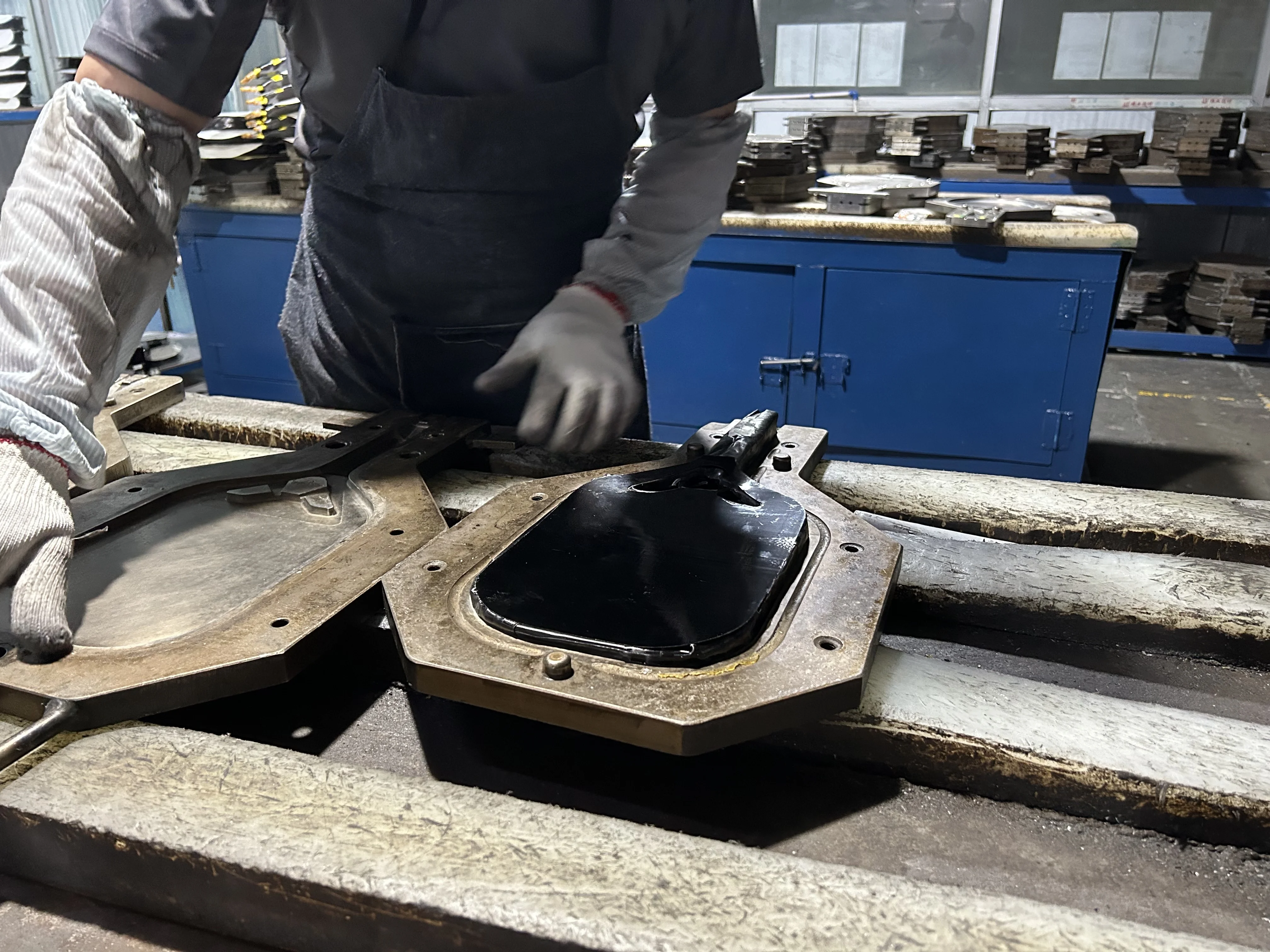 China Pickleball Racket Factory JP Toray T700 3K Carbon Fiber Weave Pickleball Paddle USAPA with Air Dynamic Throat