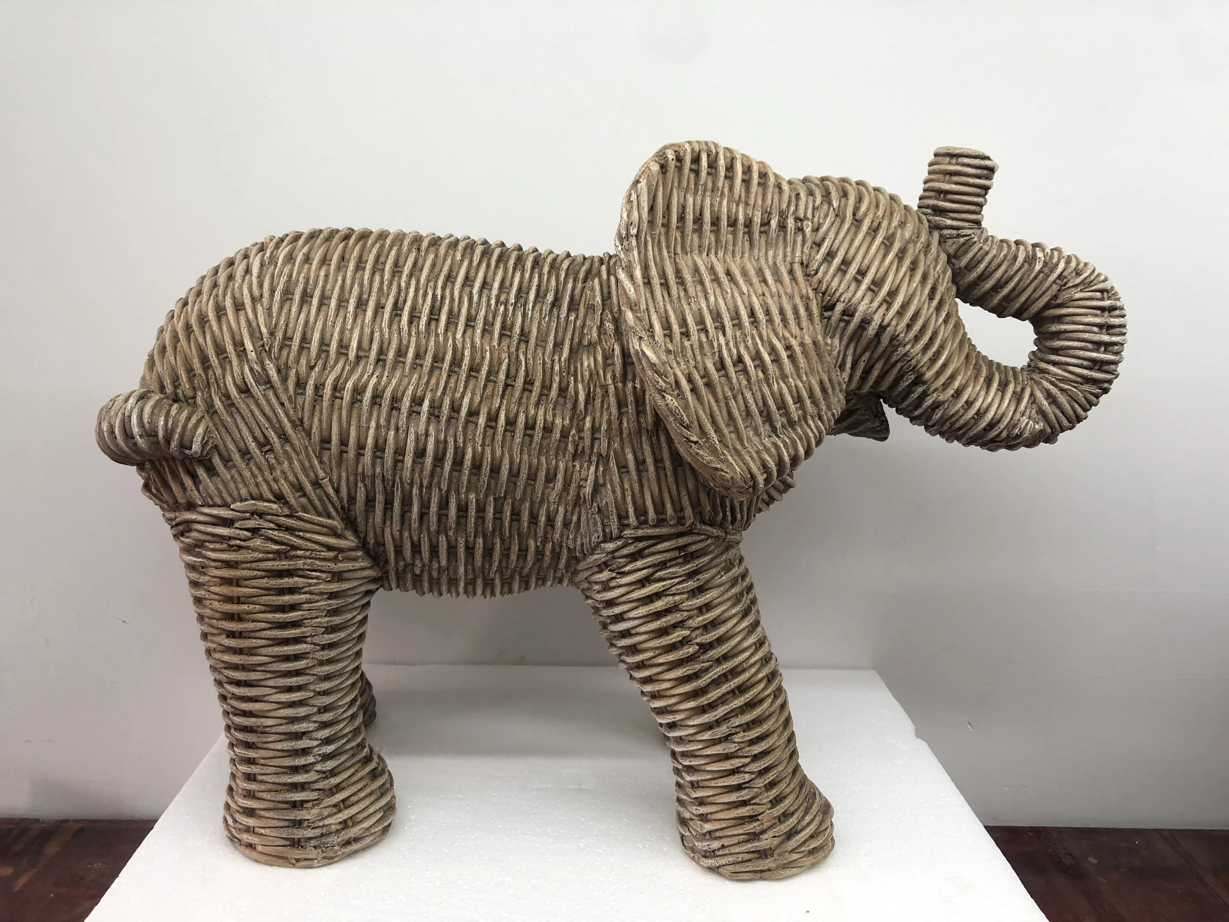 MGO Polystone Polyresin Resin Elephant Rattan Effect Rattan Finish for Home Deco Decoration Garden Deco