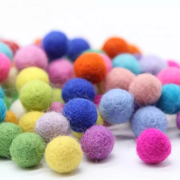 Best color DIY Christmas decoration wholesale fur felt wool ball garland Pom Pom