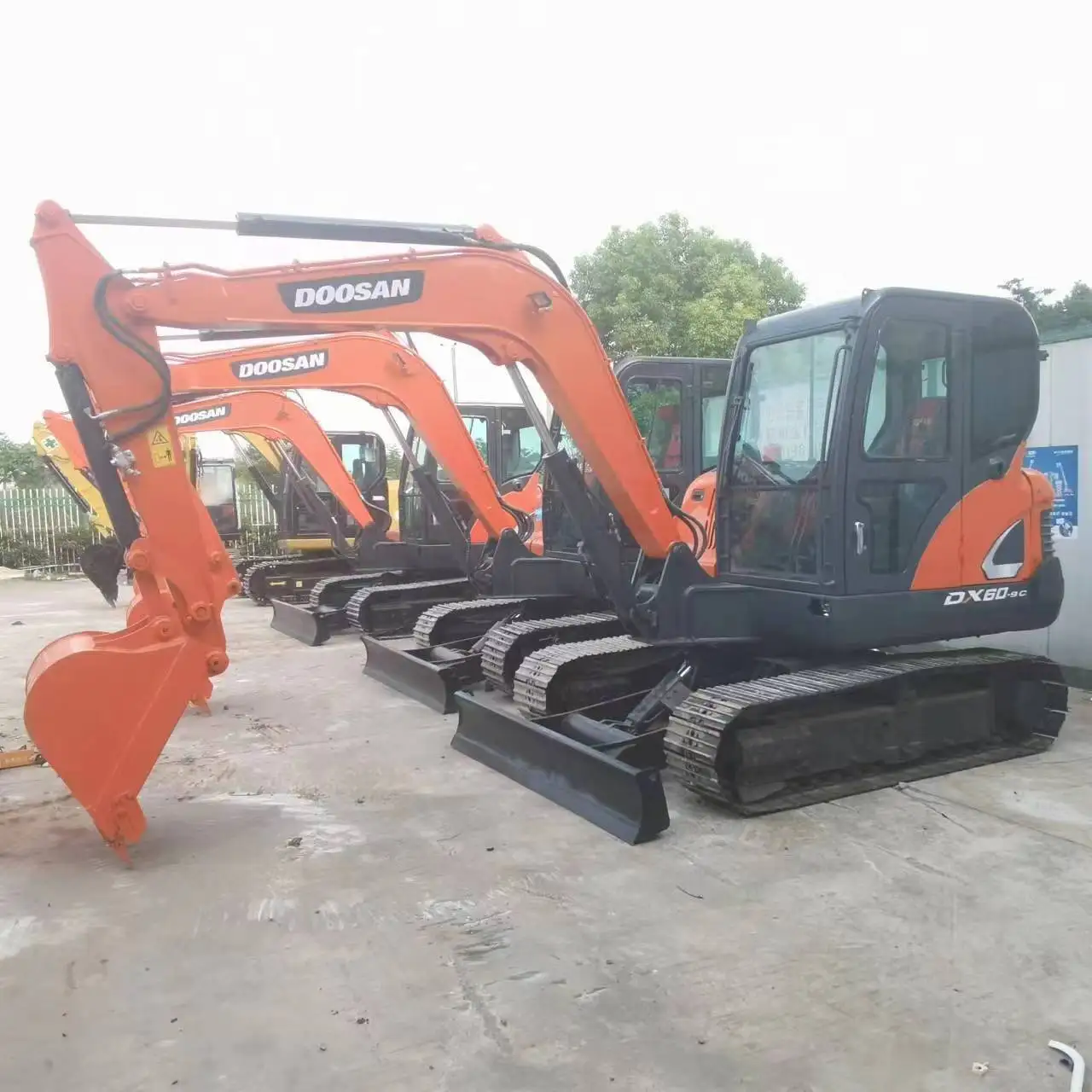 Japan DOOSAN DX60 Used Excavator 6 TONS Second Hand Digger DH60 Mini Hydraulic Crawler Excavators for sale