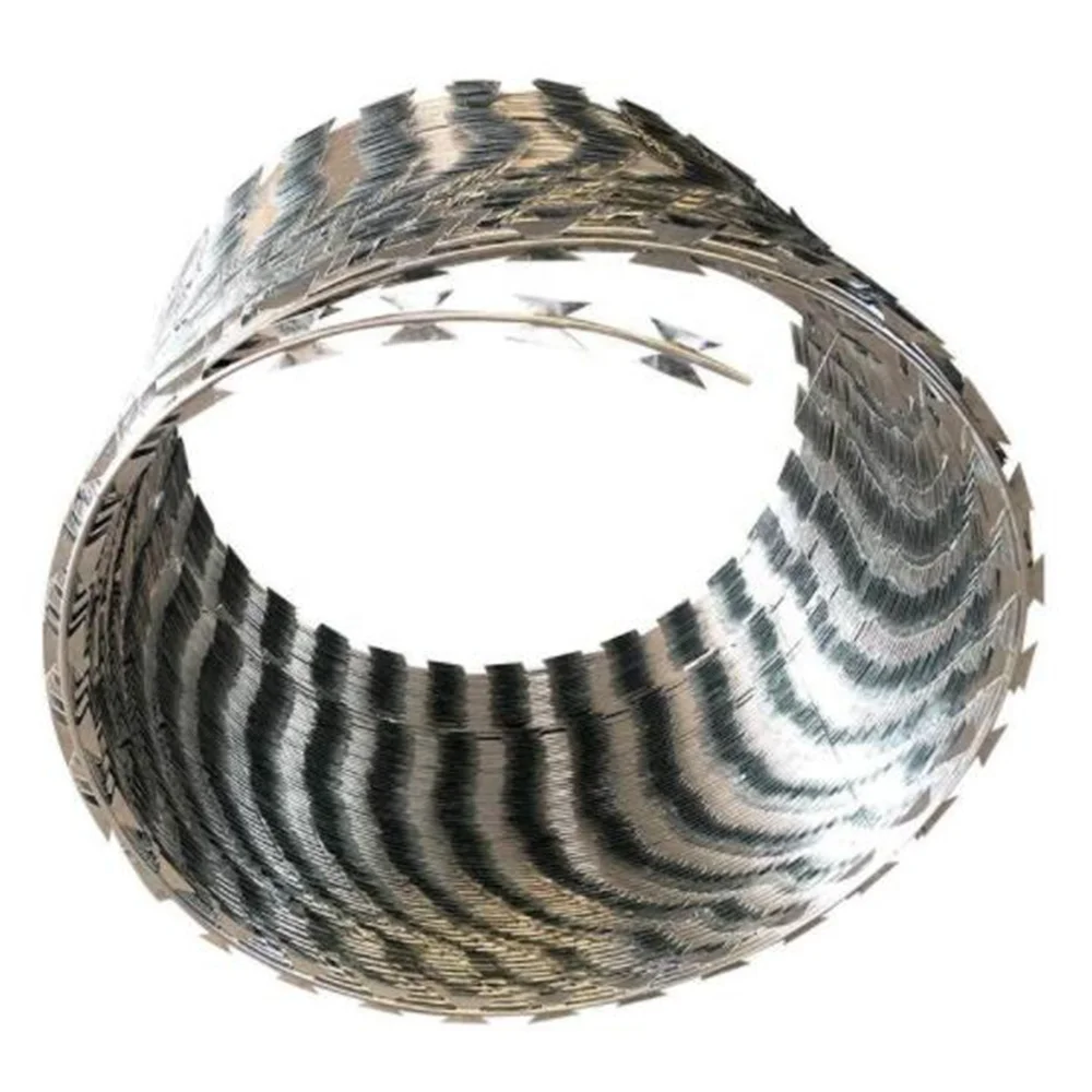 Factory wholesale  BTO-22 razor spiked wire mesh barb wire fence roll price