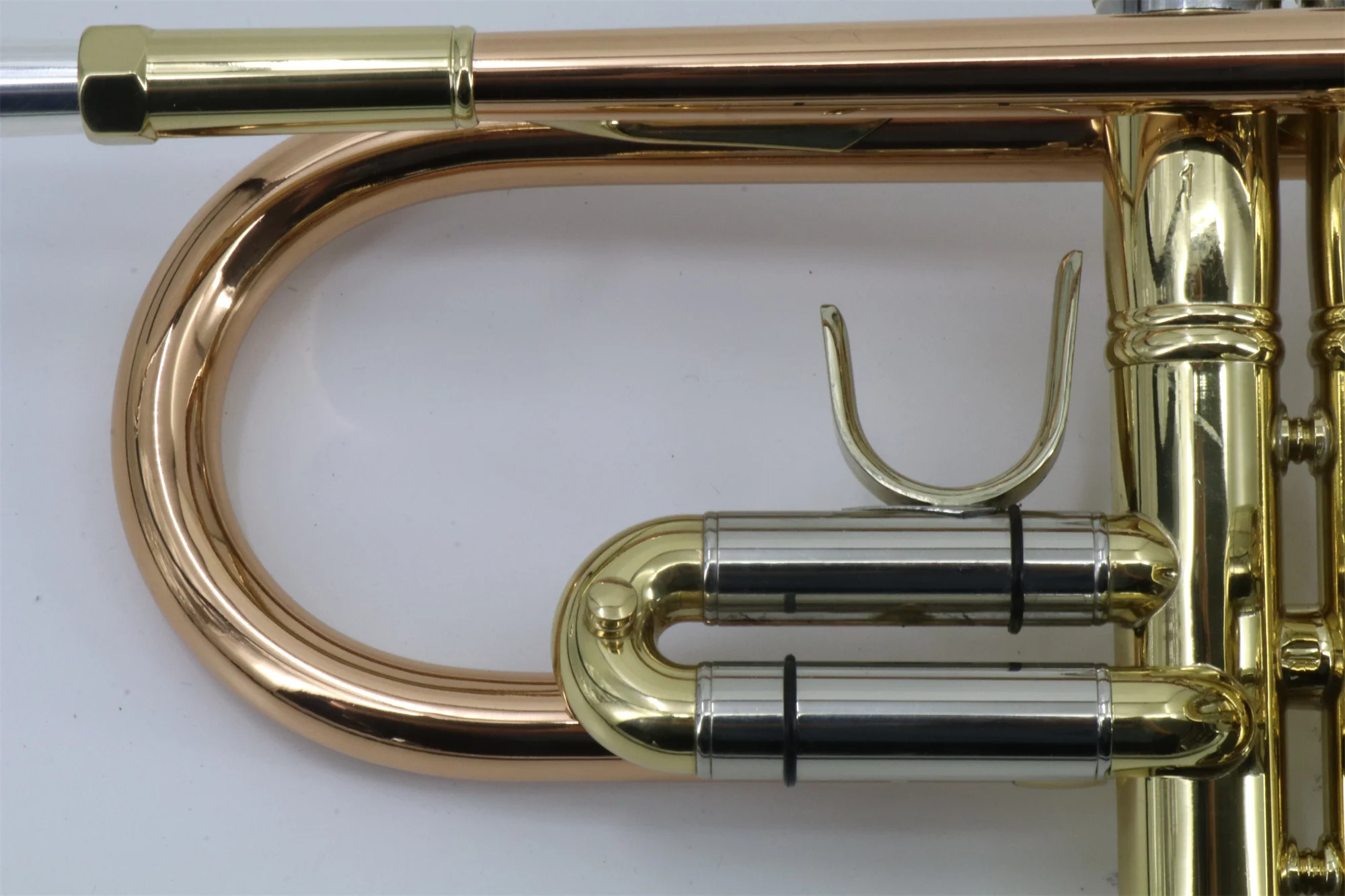 Direct Factory Sale New Design B-Flat Trumpet for Beginners Wholesale Price Gold Standard Made of Brass with Lacquer Surface