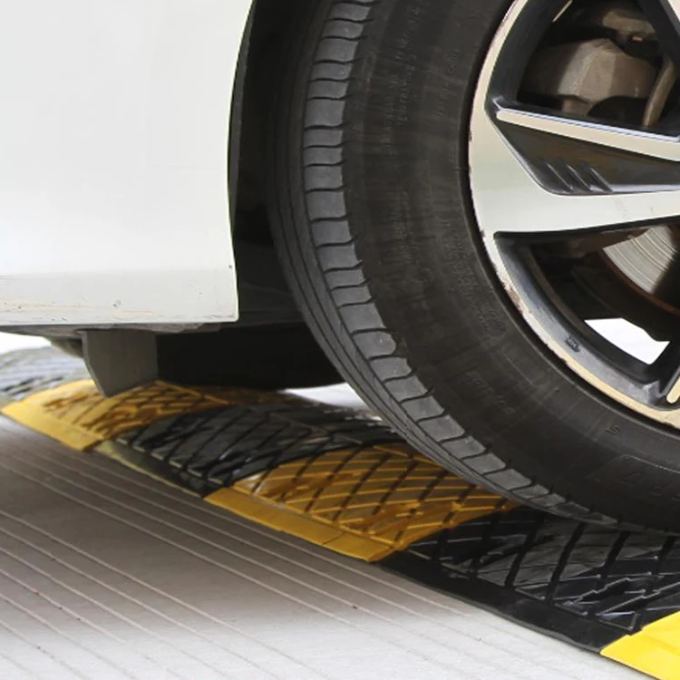 High Quality Heavy Duty Rubber Speed Breaker for Garage Parking Lot Roadway Road Bump Speed Hump