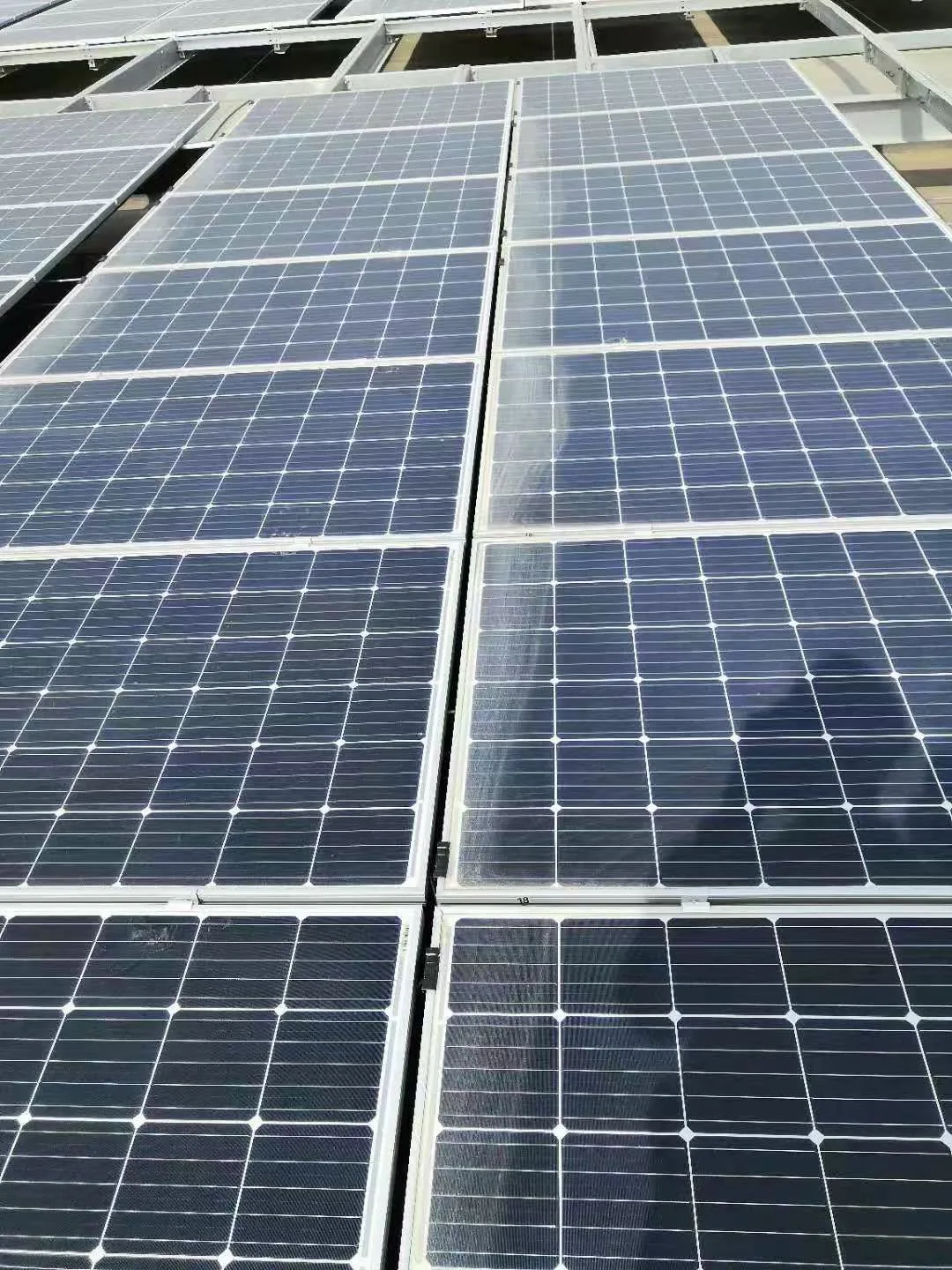 35mm Solar Panels Water Drained Away Clips for cleaning