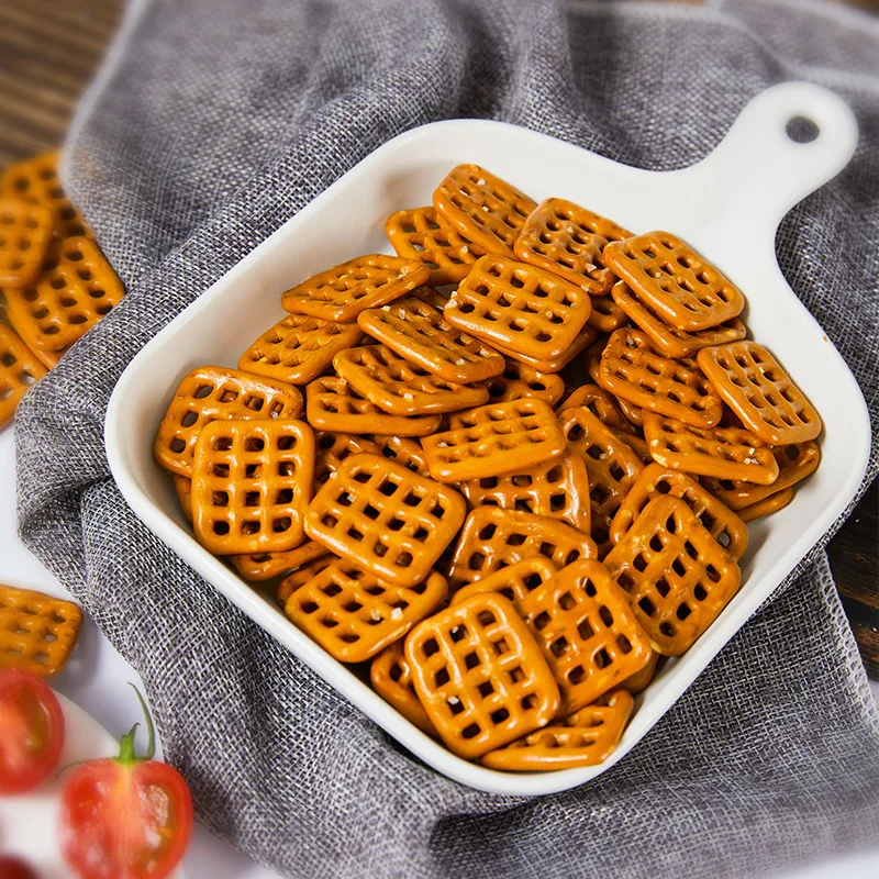 Производители печенья и бисквитов с жестяными или баночками для