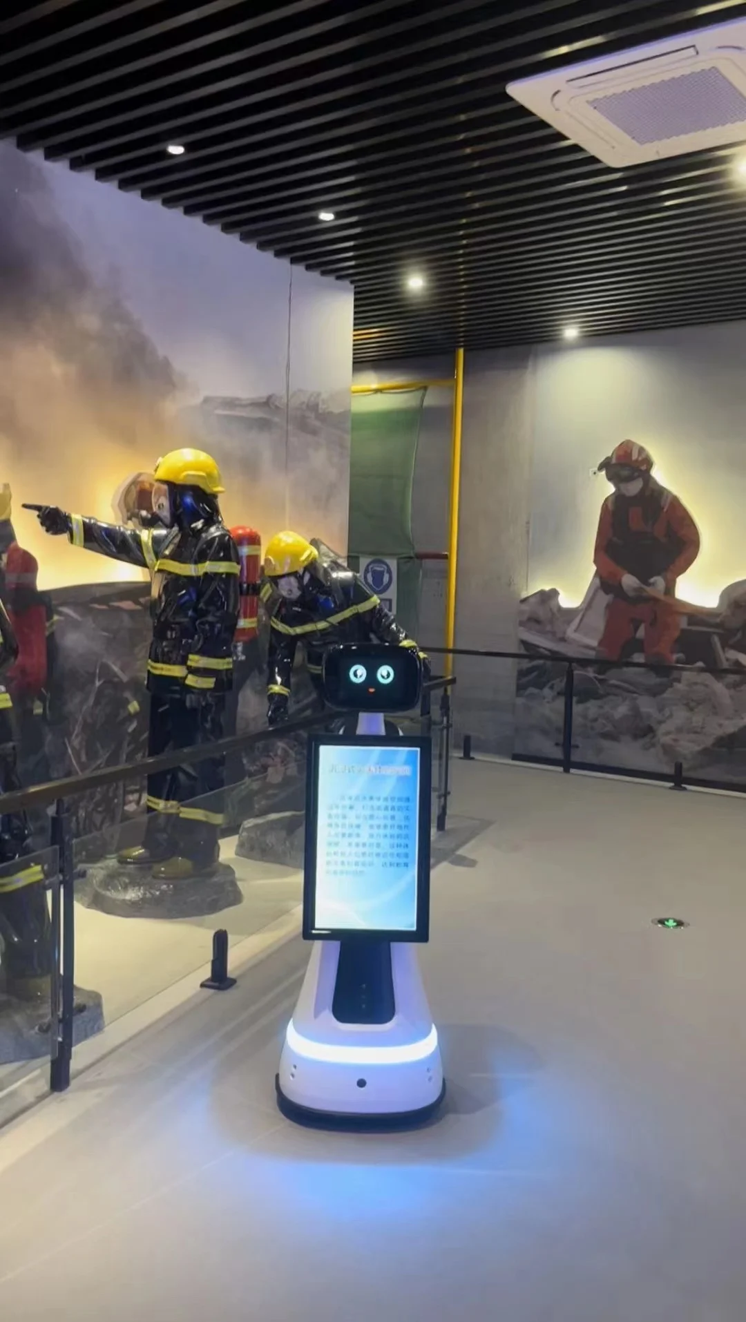 Intelligent Humanoid Robot and AI Perfect Combination Service Robot Support ChatGPT Function