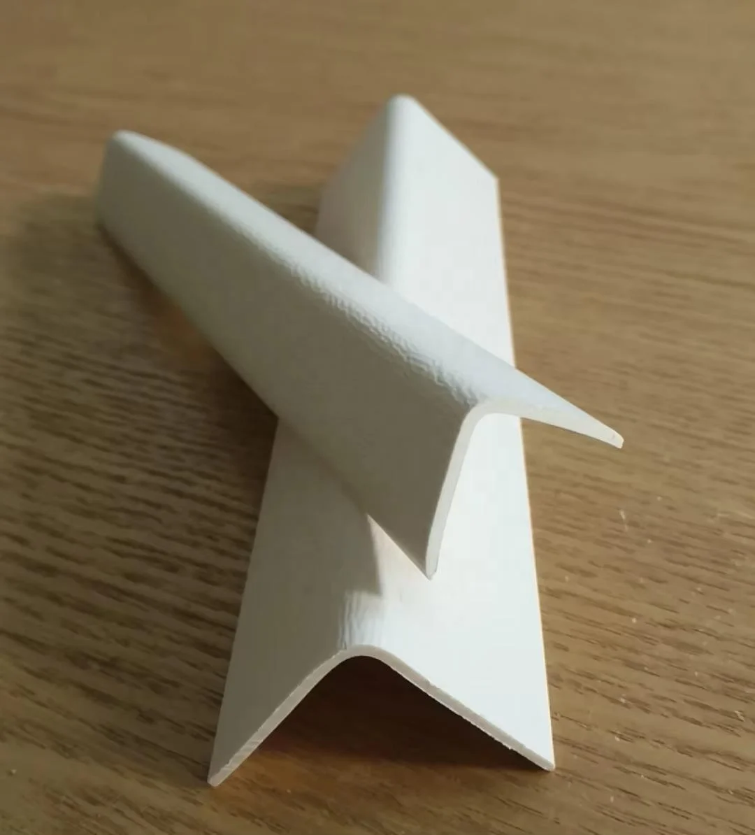 Белый ПВХ пластиковый угловой шарик L-образная прямоугольная угловая полоса защищает сечение 90 градусов