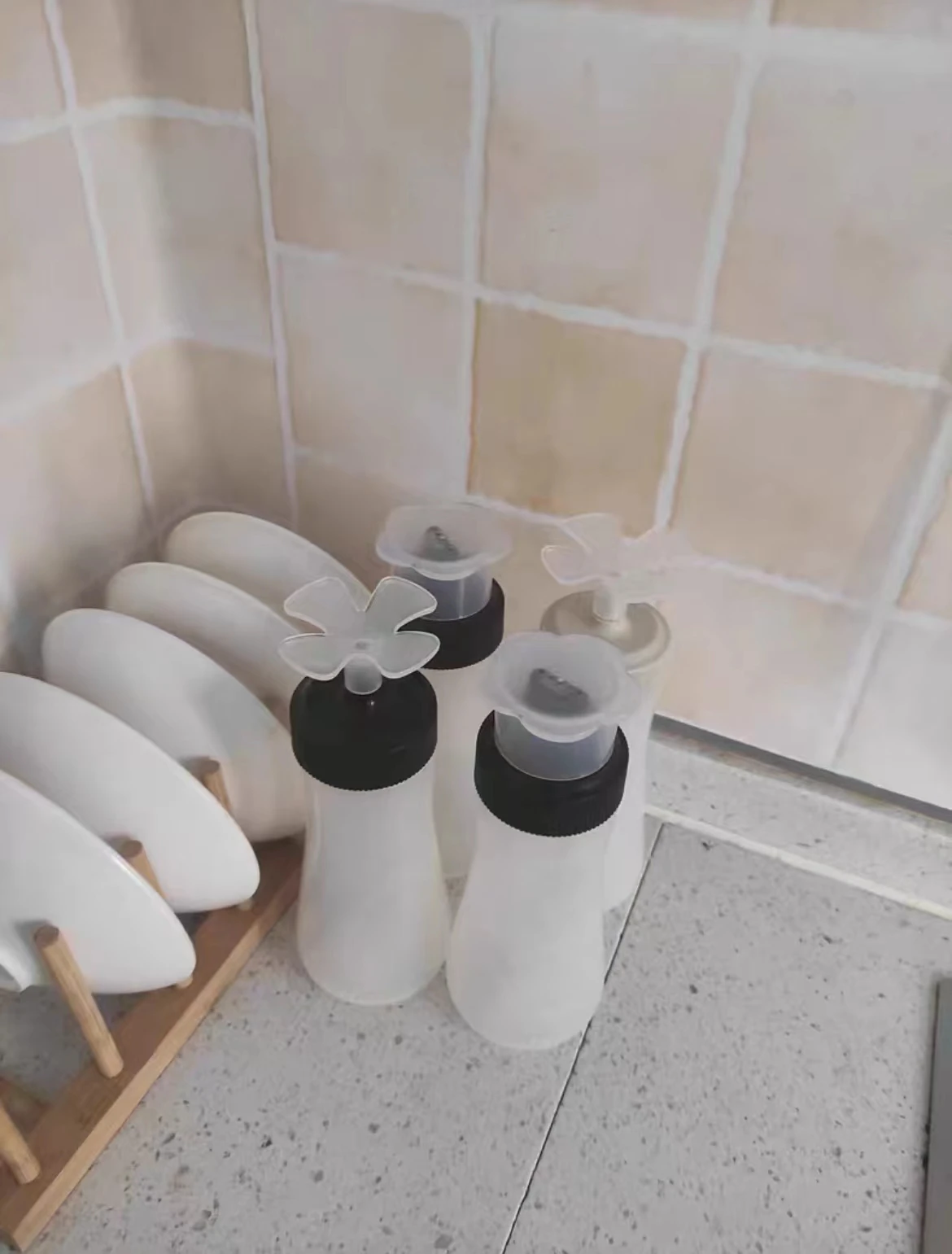 Squeeze Type Sauce Bottle Food Grade Salad Ketchup Honey Bottle Olive Oil Pointed Mouth Five-hole Plastic  Seasoning Bottle