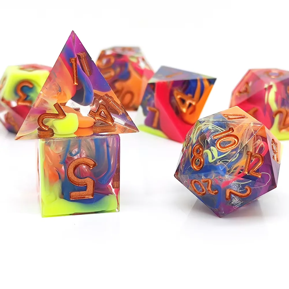 Оптовая продажа набор из 7 красочных игральных кубиков