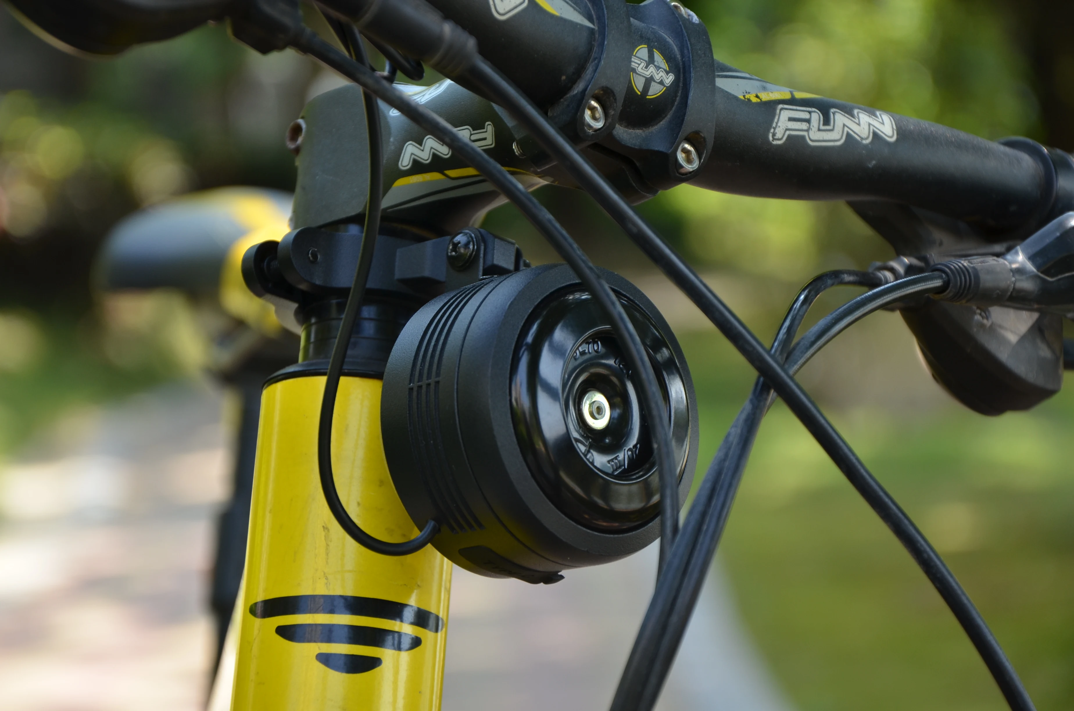 
Super loud Electric horn Suitable for all type of electric scooters / Bicycle / E-bike 