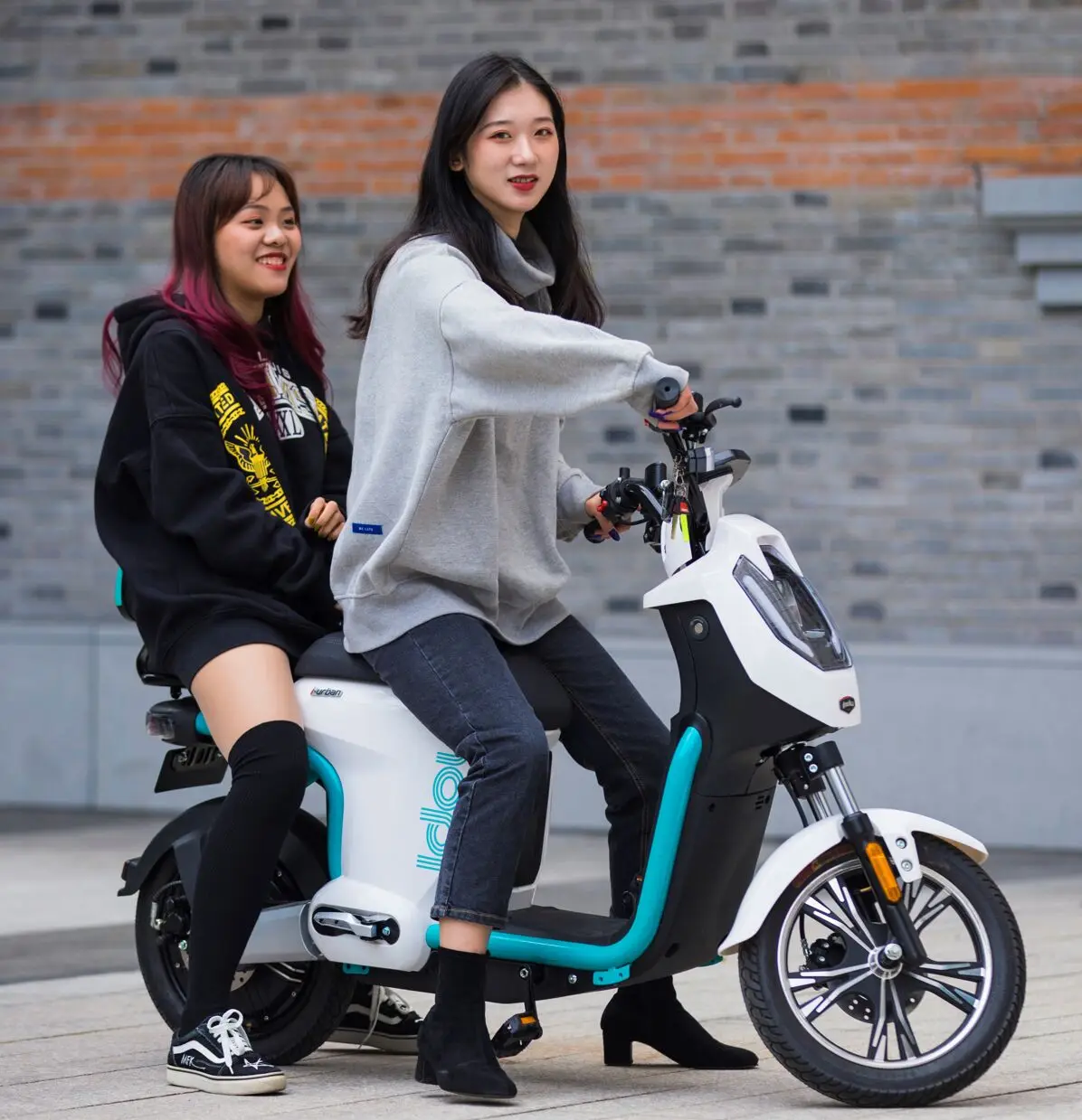 2024 EUR5 EEC/COC High Quality 800W 48v26Ah Electric Scooter Wth Seat For Adults