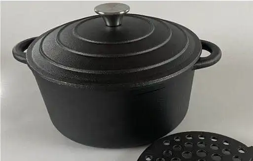 Pre-seasoned cast iron casserole/dutch oven