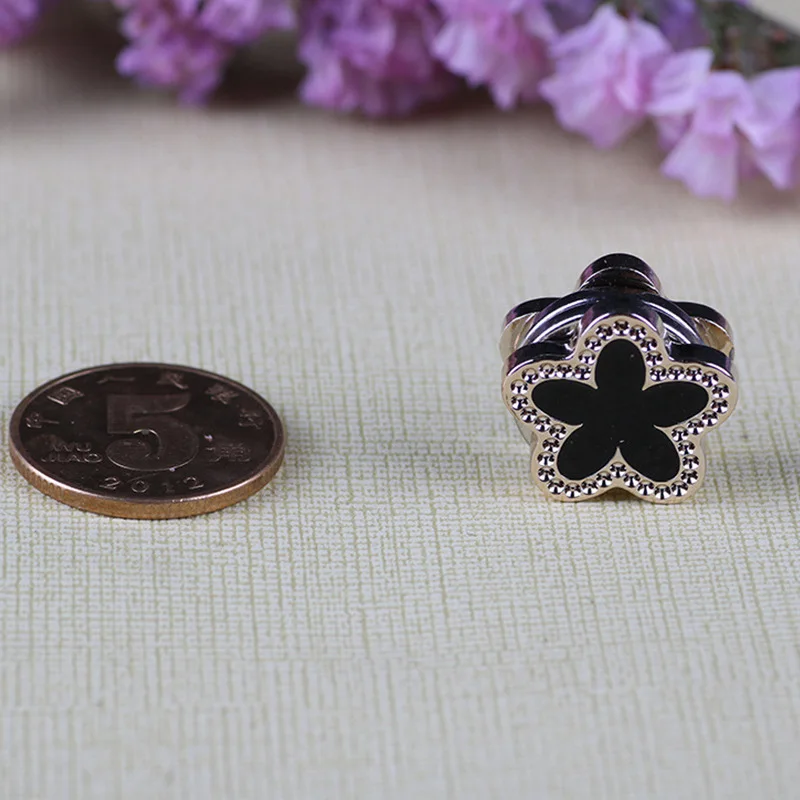 Factory supply  high quality muslim black and white non snag magnet pin