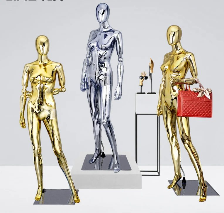 Женский манекен золотого цвета