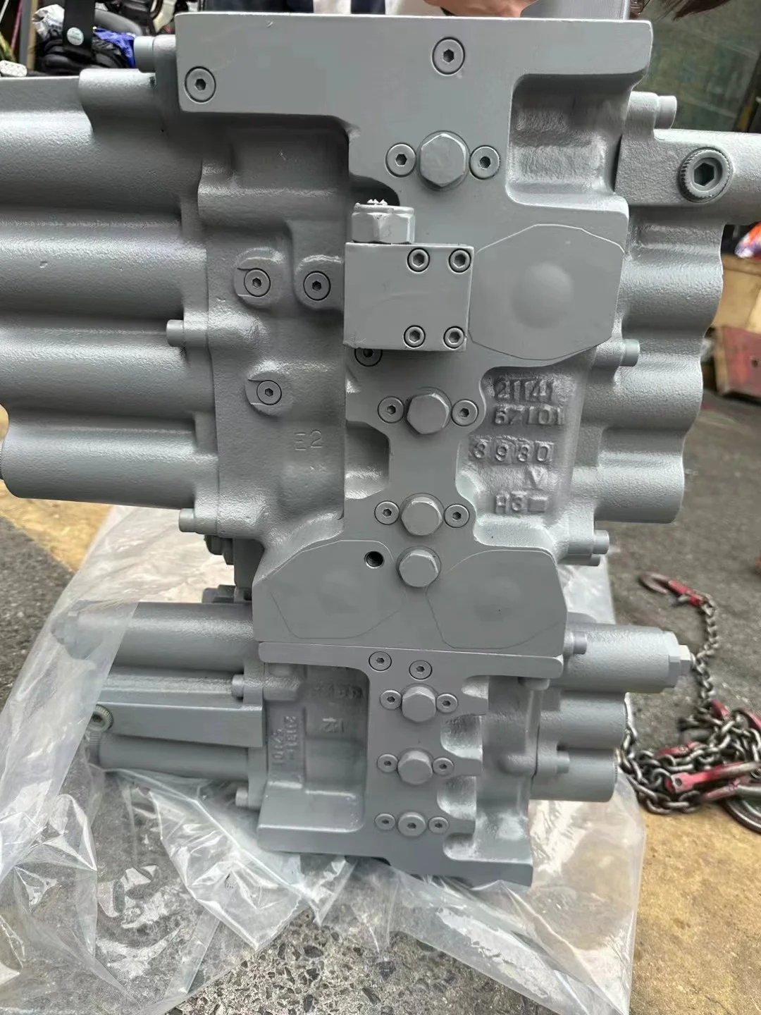 New  Distribution Valve Hydraulic Control Valve EX200-3 for Excavator