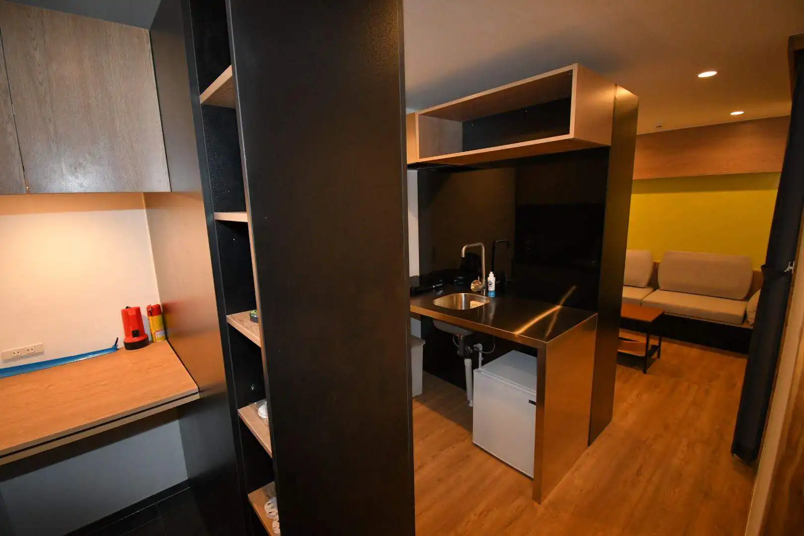 20ft low cost luxury shipping container house home hotel with bathroom kitchen in japan