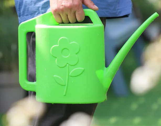 Wholesale watering cans Large capacity household watering kettle 4L watering can