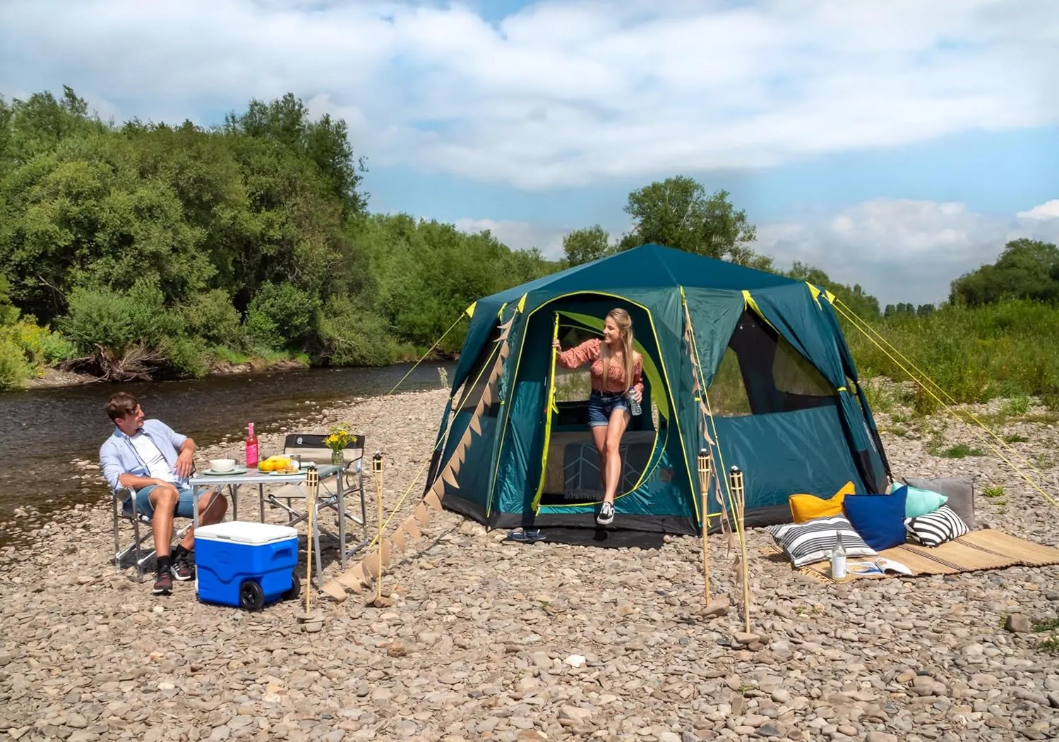 Stable Steel Pole Construction 6 Man Festival Dome Tents Waterproof 6 Person Family Camping Tent with 360 Panoramic View