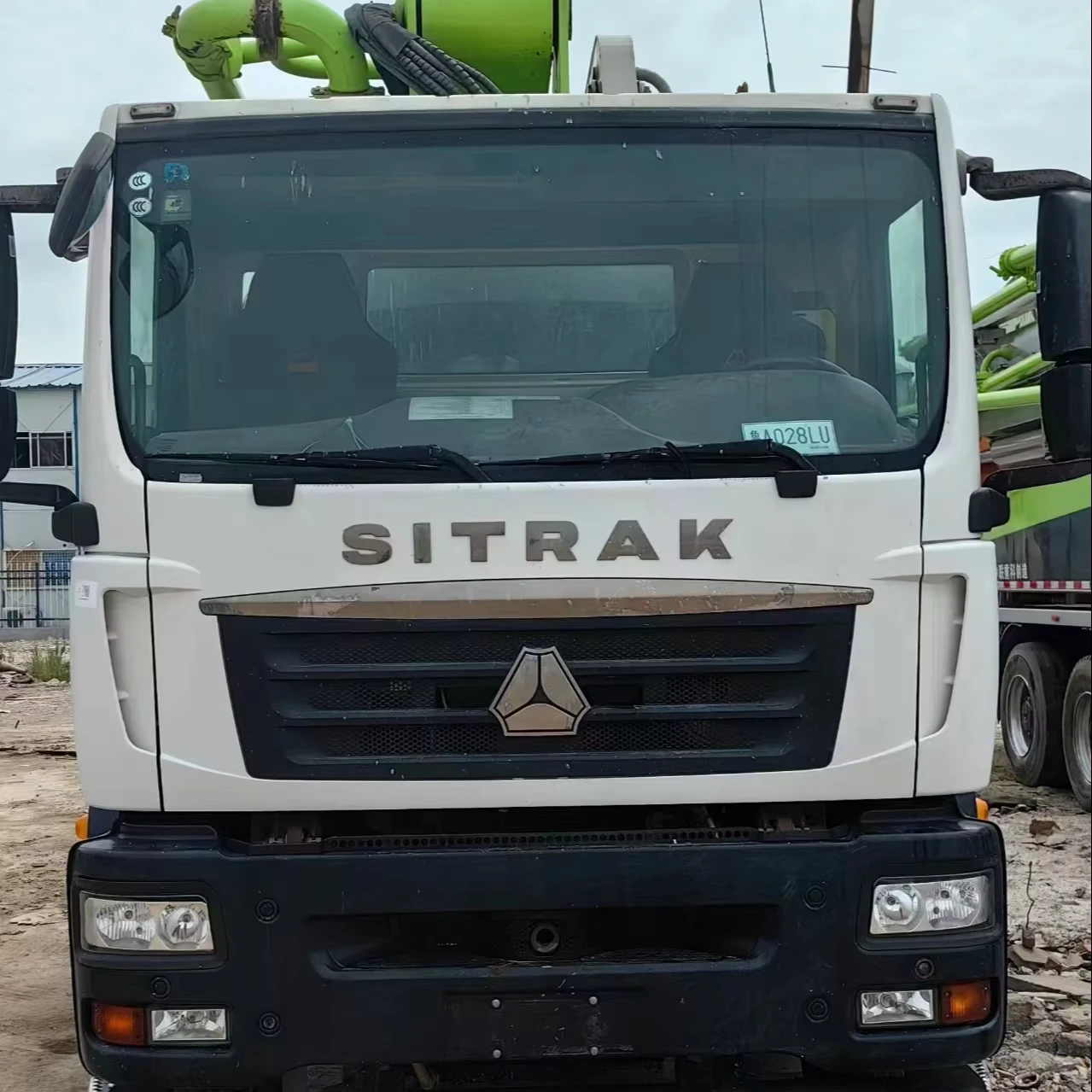 ZOOMLION 40X-5RZ 40m HOWO and FAW Chassis Truck-Mounted Concrete Mixer Pump New Condition with Engine Motor Bearing for Sale