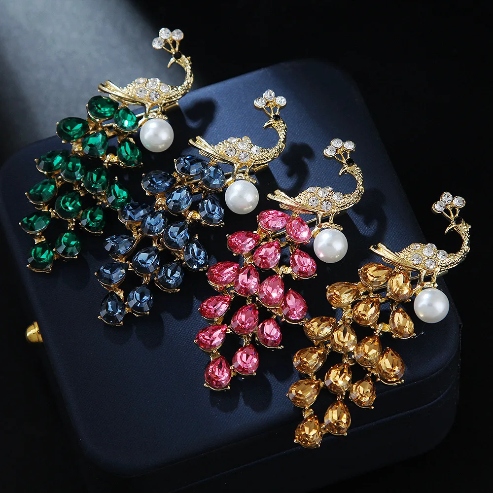 Ins Gold Plated Brooches For Lapel Clothing Woman Shiny Rhinestone Animal Brooch Large Emerald Green Zircon Peacocks Brooch Pin
