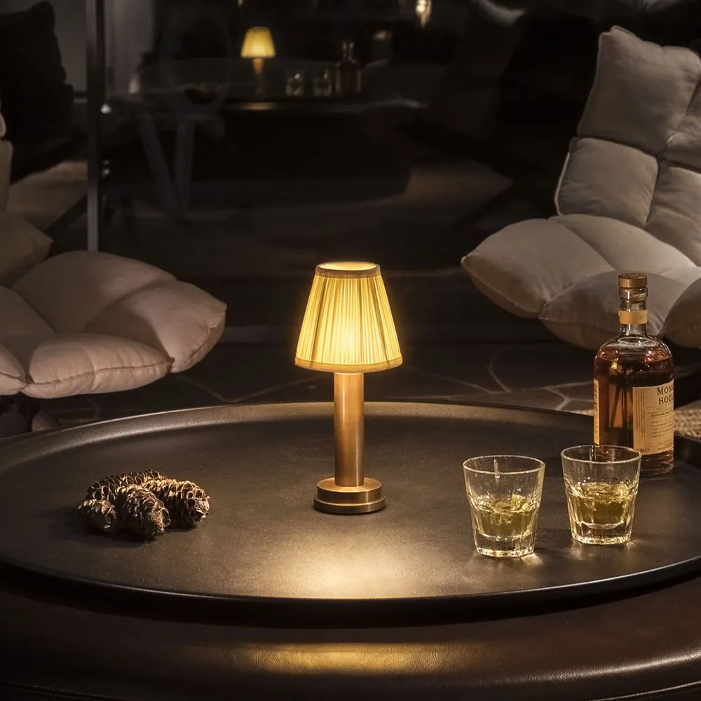 Factory Wholesale Restaurant Cafe Portable USB rechargeable cloth lampshade cordless table lamp night light