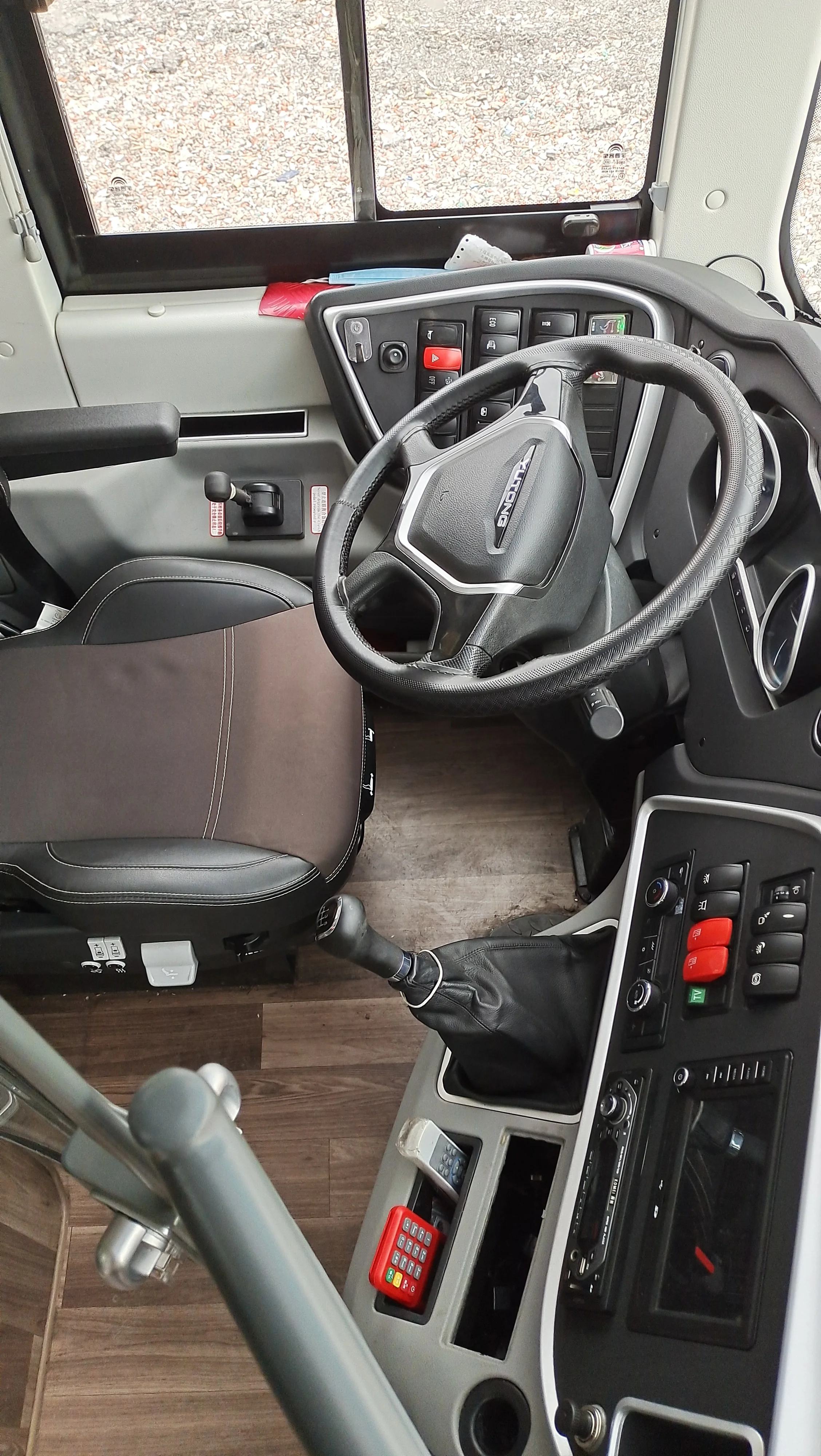 Hot Sale Used  Bus with Airbag 55-60 Seaters diesel Engine Double Decker Bus Luxury City Travel Bus for Africa Sale