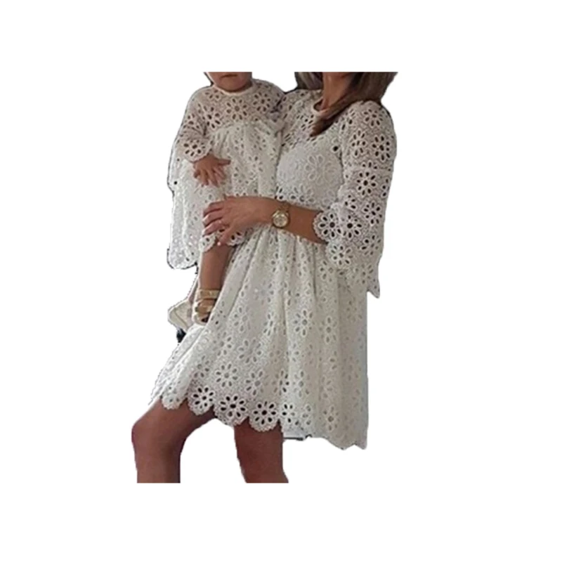 Fuyu  Hot Selling Mommy and Me White Christmas Dresses Long Sleeve Mother Daughter Matching Outfits
