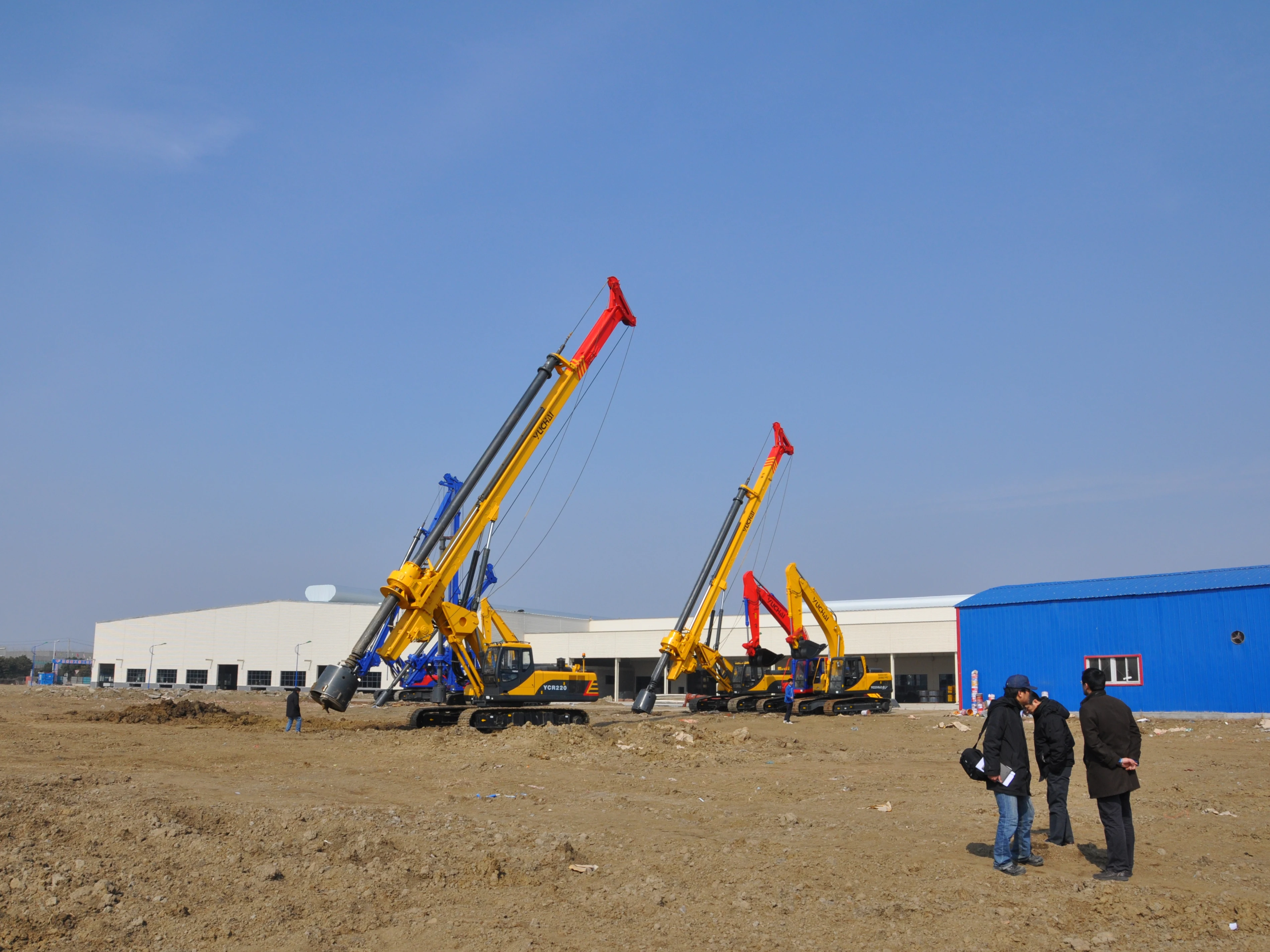 28 м 20 тонн Yuchai роторная буровая установка Rock Breaker газовый домкрат Yn27C бензин рок дрель