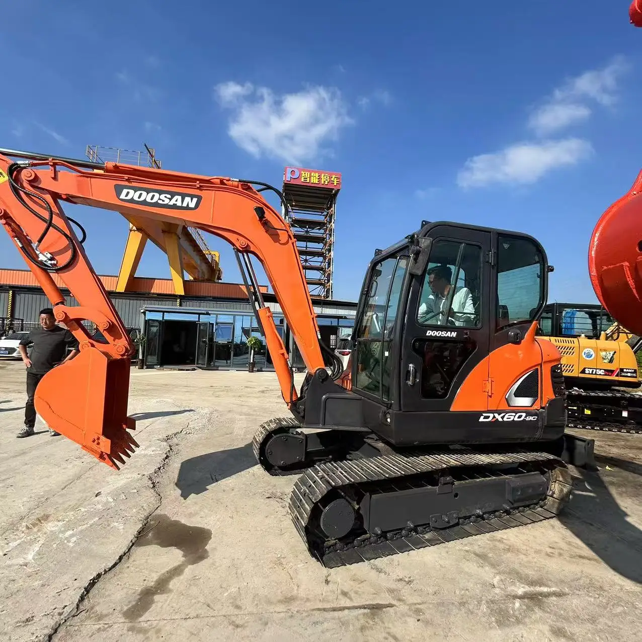 Used Doosan DX60 Excavator with Factory Price used Doosan DX 60 Hydraulic Crawler Digger for Home Use with low Price for sale